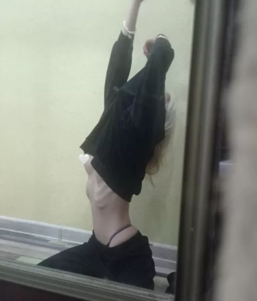 18 y.o. 😇 horny girl 💦 free page 💙