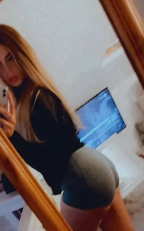 Do you like my new yoga shorts? 😜