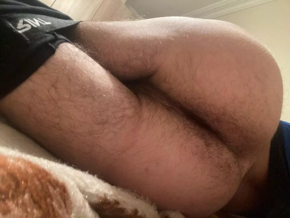 Do you think the first guy to enter me will mind the hair?(23)