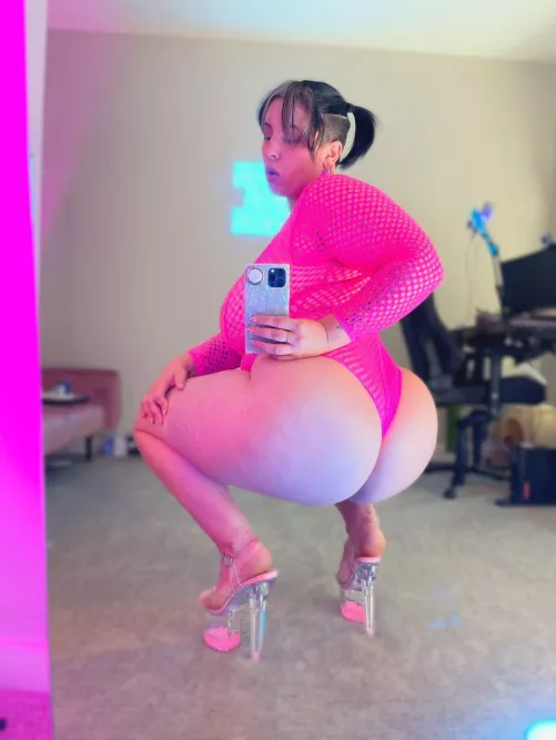 [domme] You gotta worship this ass all night from now on 😈