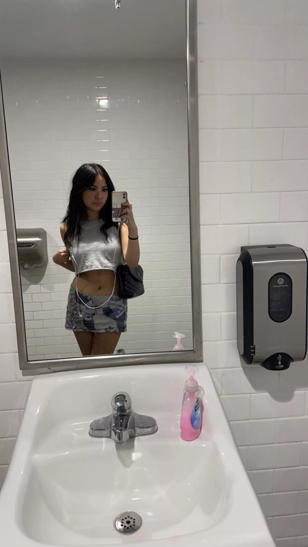 Fits like this would be ruined by a bra lol 18f