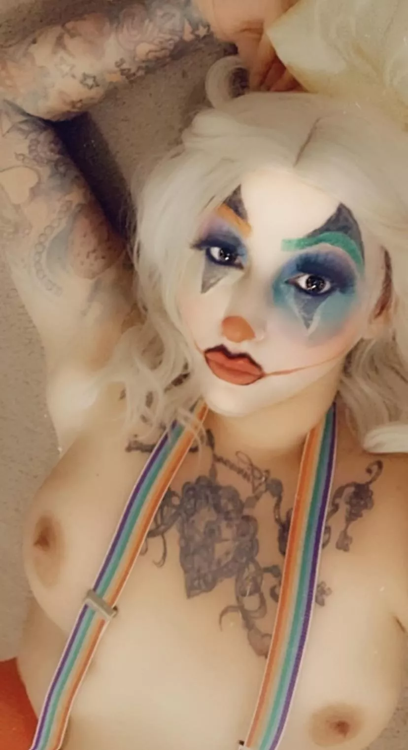 Have a Honka-licious Friday lovers 💋🍭🌈💦🤡