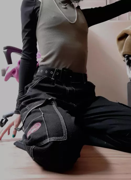 is it a good fit for college? wish me luuck >.< (pls excuse my messy room)