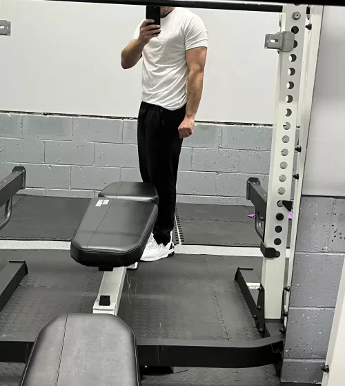 Need a gy[m] buddy to blast arms today 💪