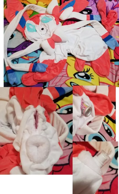 Recently commissioned giant feral female Pokemon eeveelution Sylveon with useable anus and canine pussy/cookie [f]