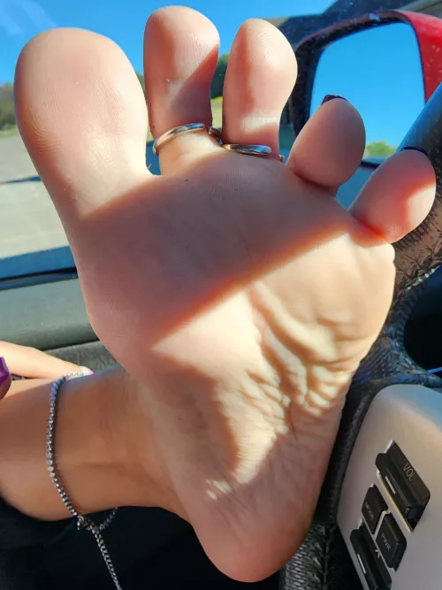 Stick your nose 👃 right in between my toes!😘