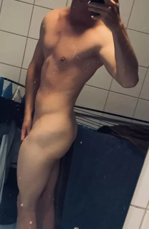 To all hung guys would you fuck me? Be honest 😊
