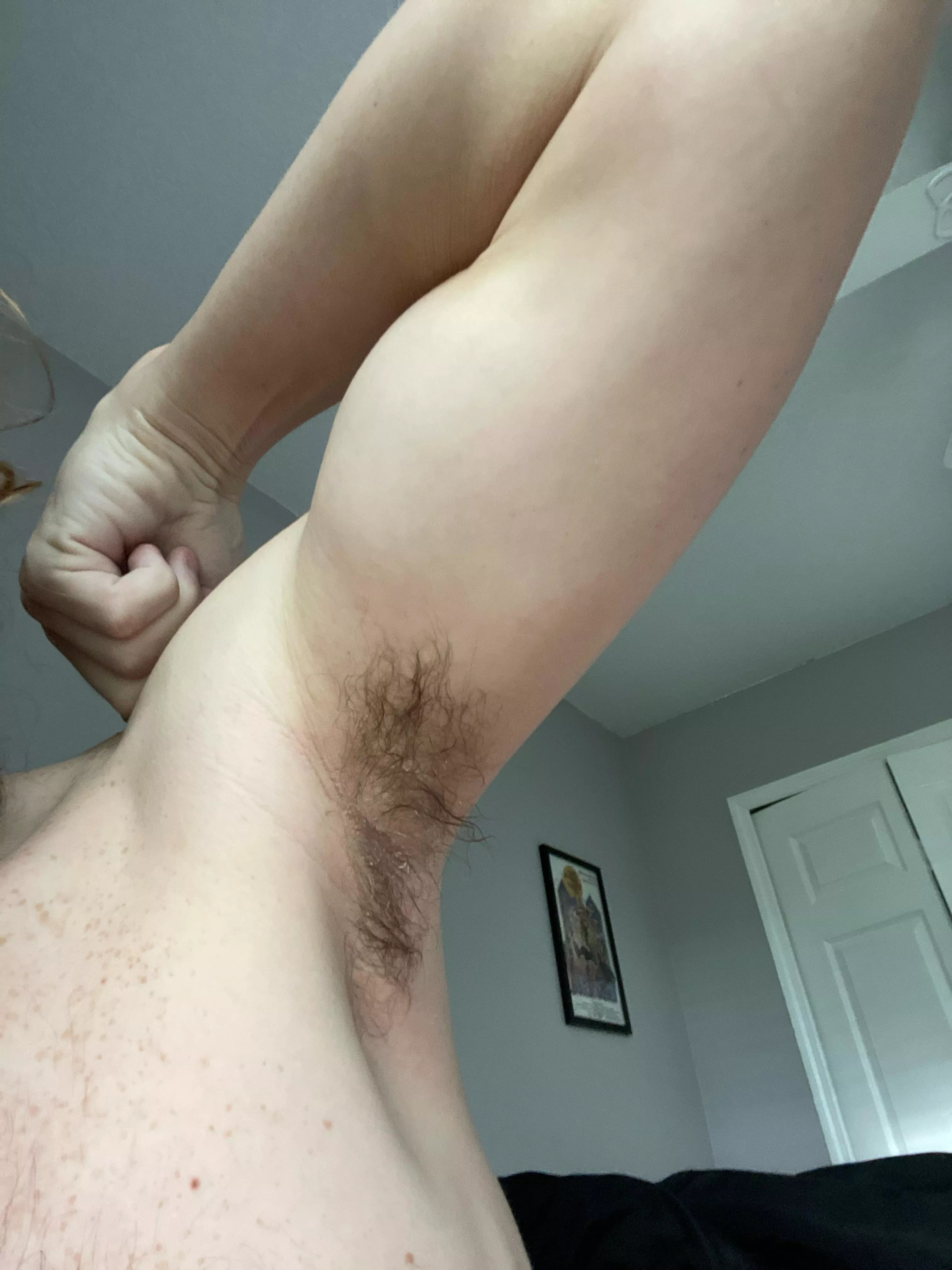 When I lift my arm the whole room smells lol (18)