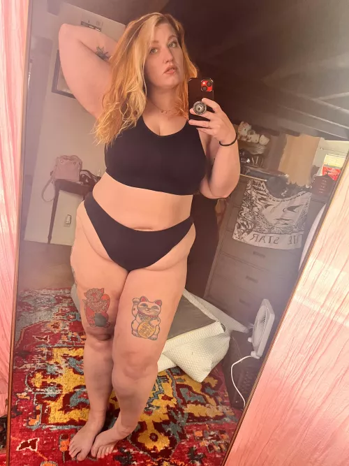 Who wants to watch LOTR and give booty rubs?😌