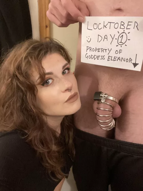 A rare face pic to celebrate the start of my favourite month… Locktober! 😁 denial and spookiness, you can’t beat it 😘