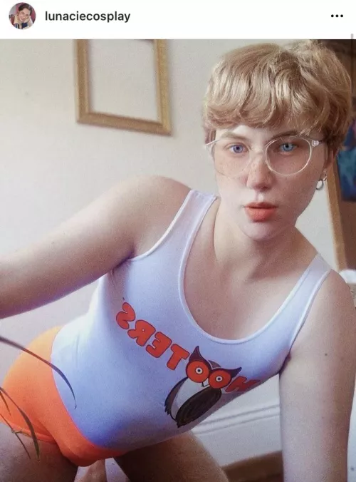 Femboy friday anyone? Femboy Hooters™️ currently serving~