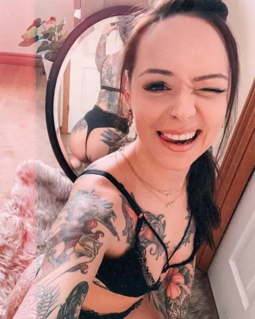 Get on your knees and do what momma tells you Sissy 😈dm