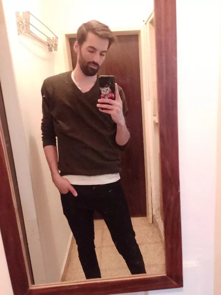 Happy Friday to all of you. I just got my degree 😁