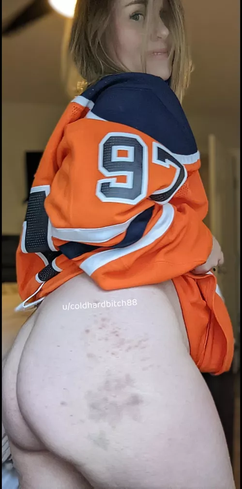 kind of sad how light these bruises are... looks like mama needs some more😈