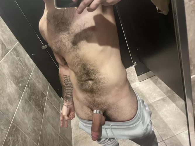 Since y'all loved the last one so much… more gym cock☺️☺️