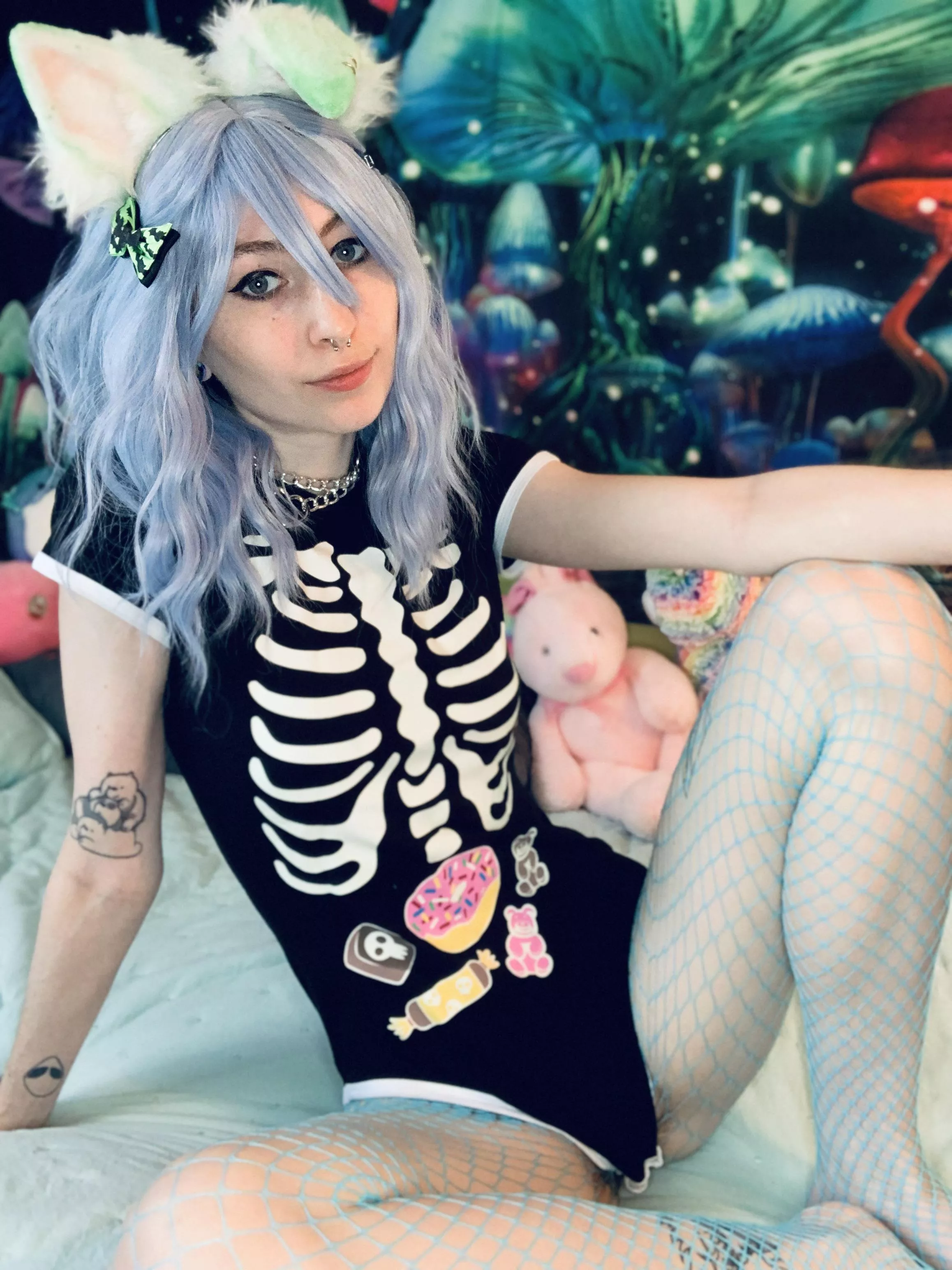 this spooky puppy wanted to wish you all a happy Halloween month! 🎃💚