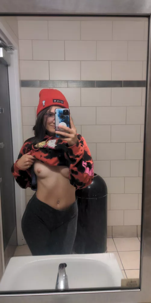 Titty pics coming to you from the Starbucks bathroom