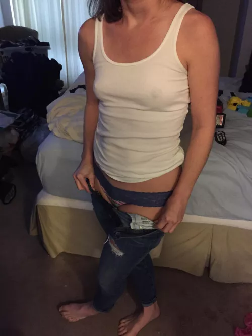 Trading for a little 40 yo fit milf for other fit girls here or tele cd62405 no face