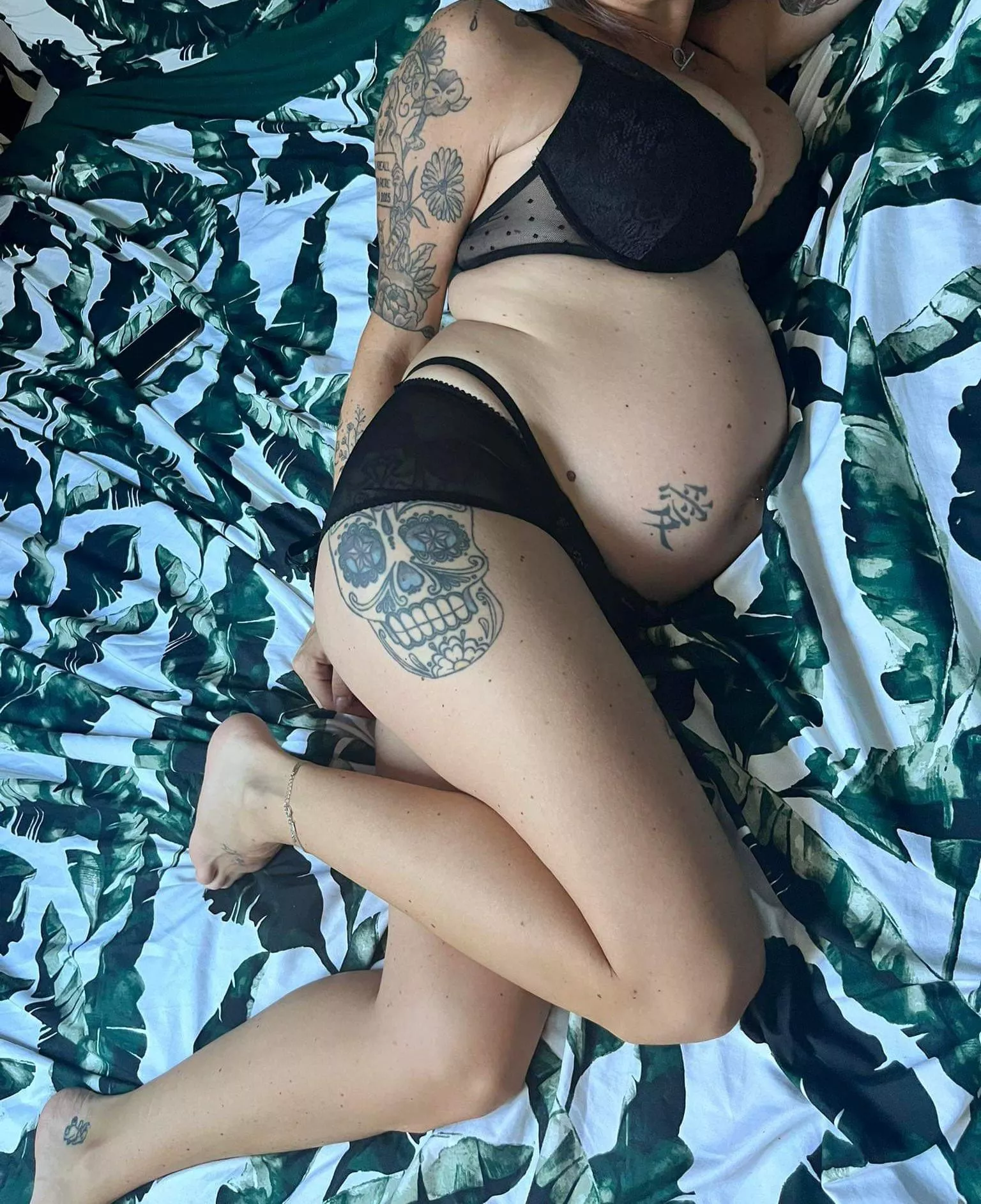 With my pregnant belly ready to pop you still want me so much?🤰🏼🔥