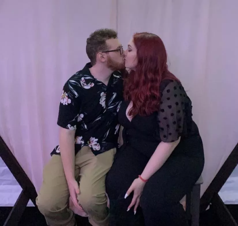 23 and 24 engaged couple [FM4f] South jersey looking for a unicorn/cake! 😍🦄 irl/online