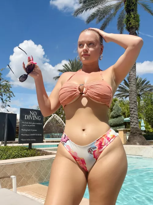 All blonde everything 😏