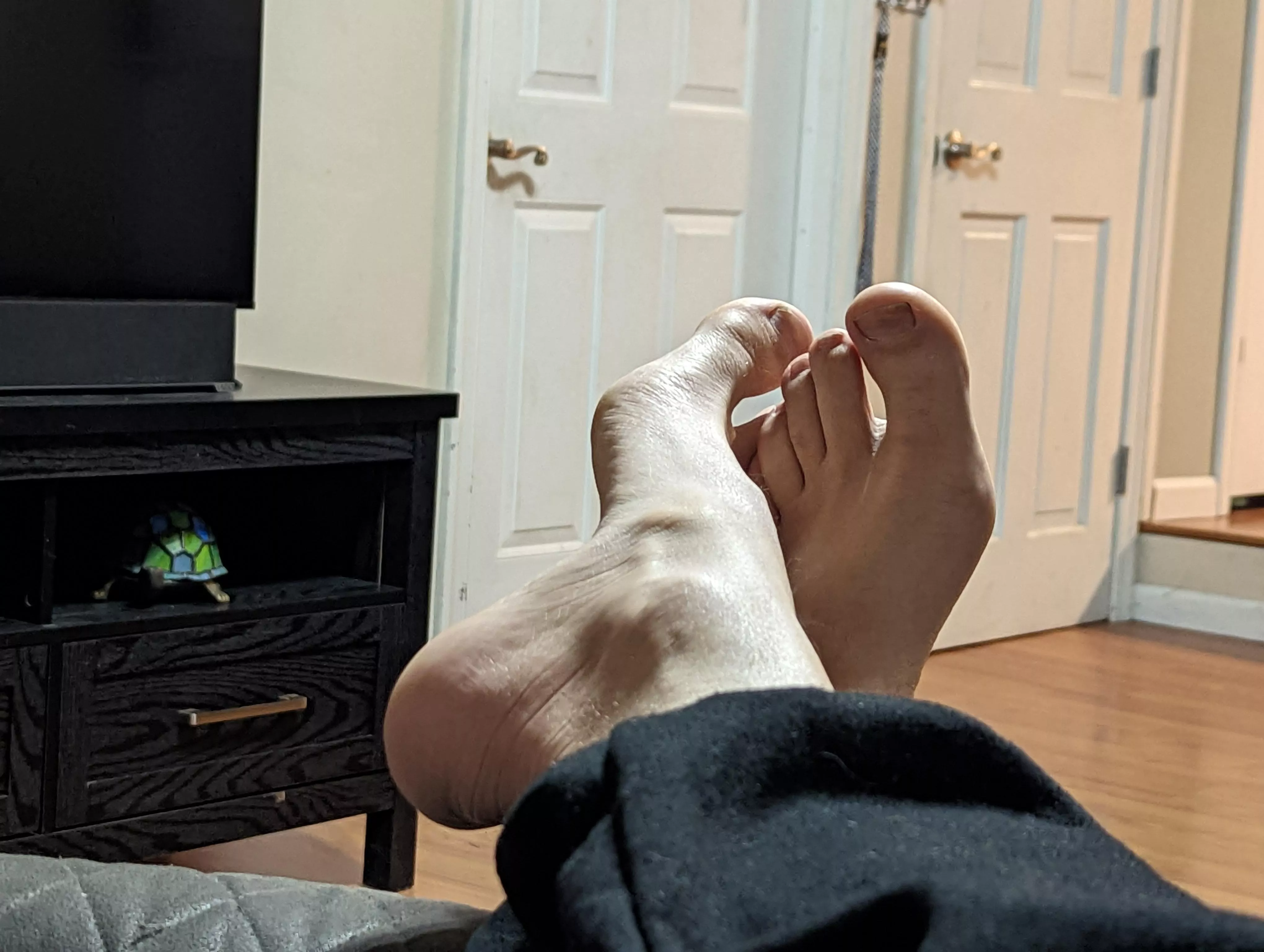 anyone want to suck on these toes?