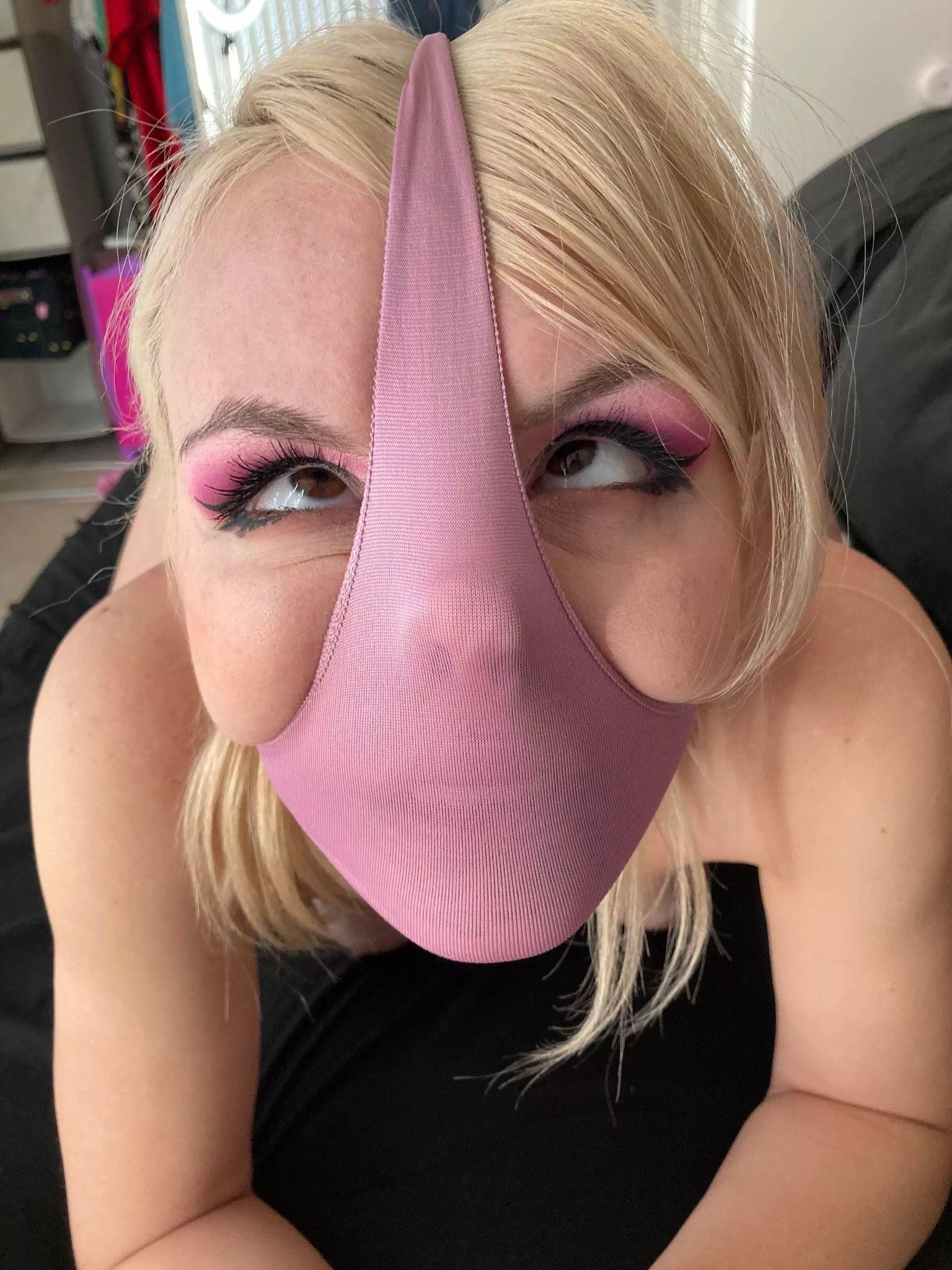 Does anyone know the name of the actress in this photo? Thanks!