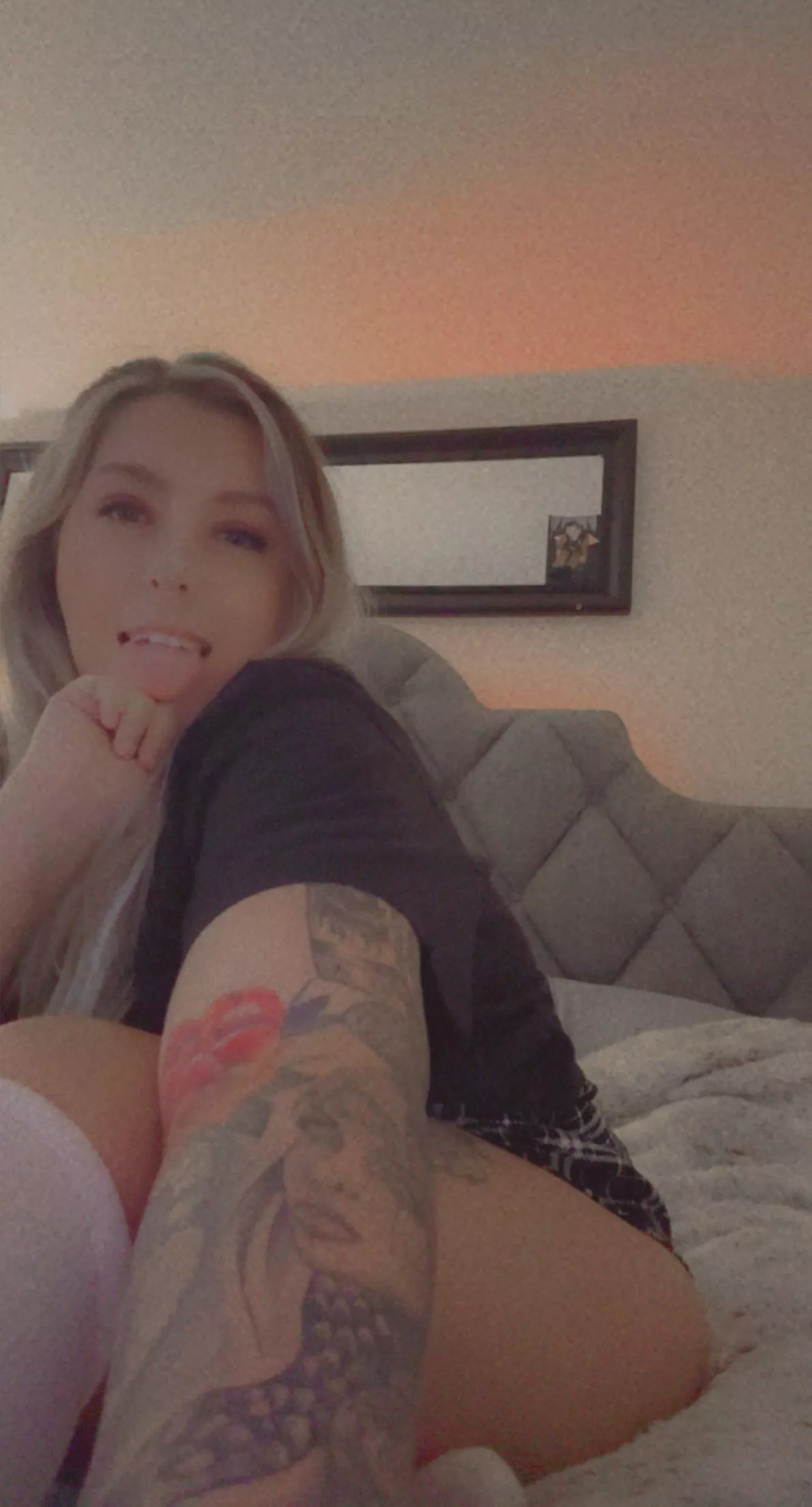 First day of spooky season, come get a treat 💋