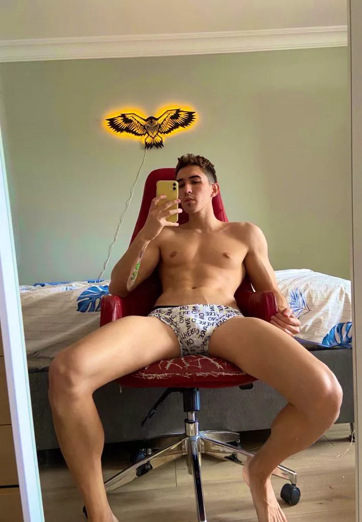 Hey how are u ?😍 Wanna smoke chat follow me than write me 😈