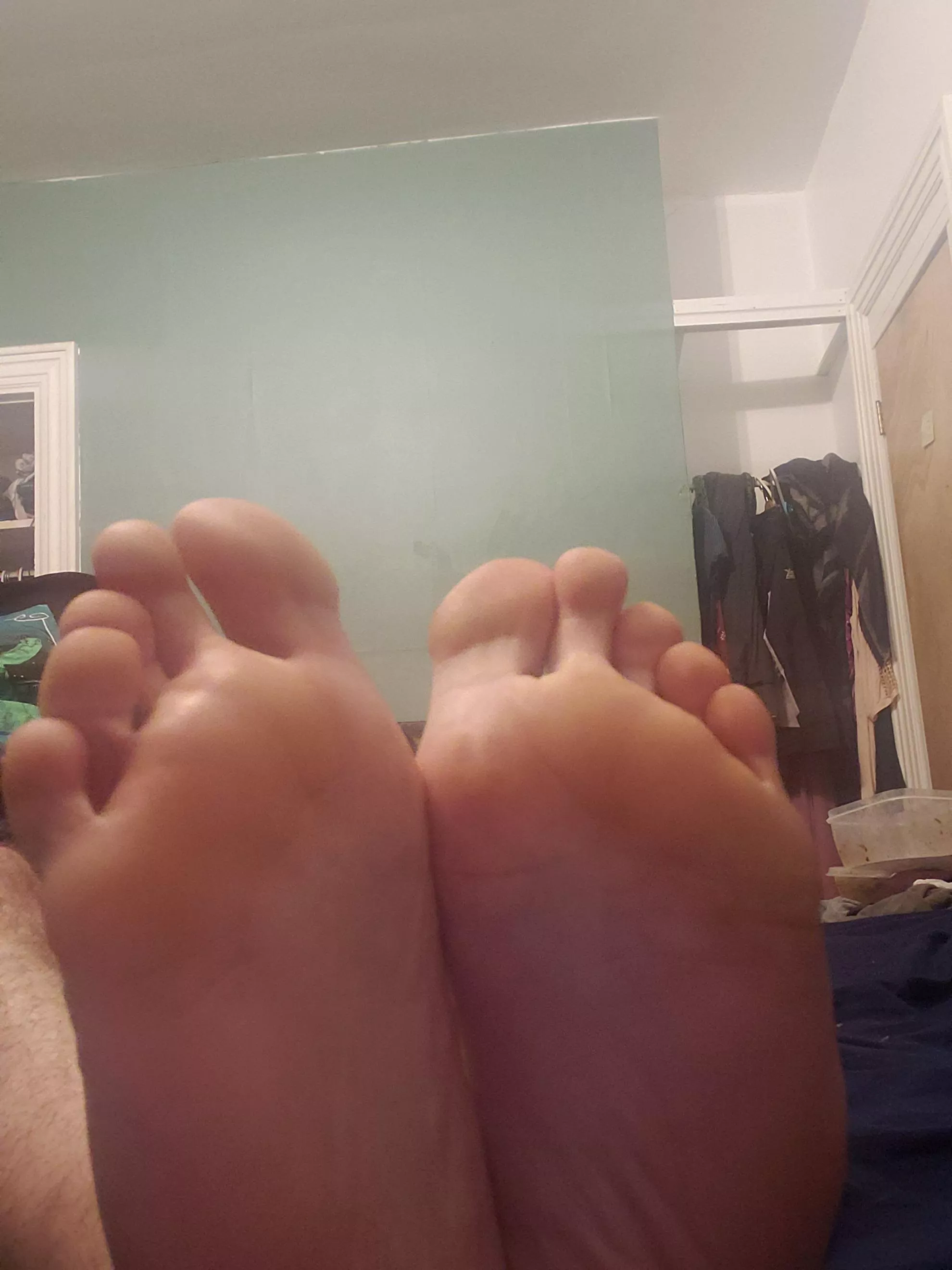 I keep telling my boyfriend he has cute feet. He wants to know what you all think 😘