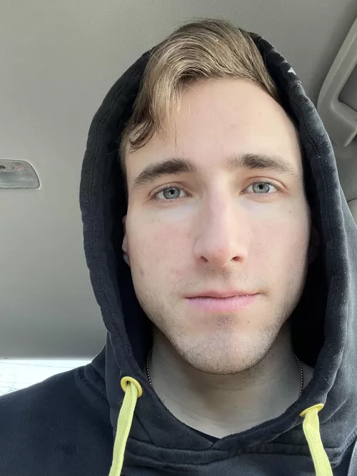 I thought the yellow makes me extra cute 😌