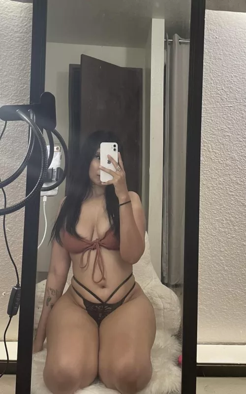 Mirror selfies are good