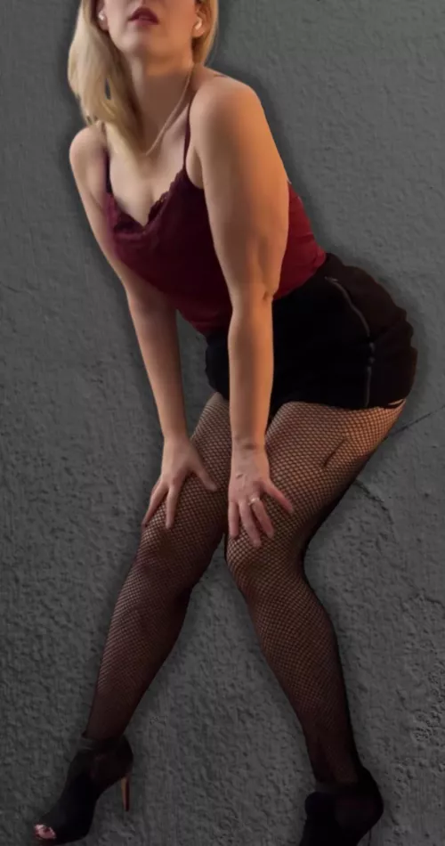 Obviously, I can’t wear this to work tomorrow… there’s a run in my stockings!