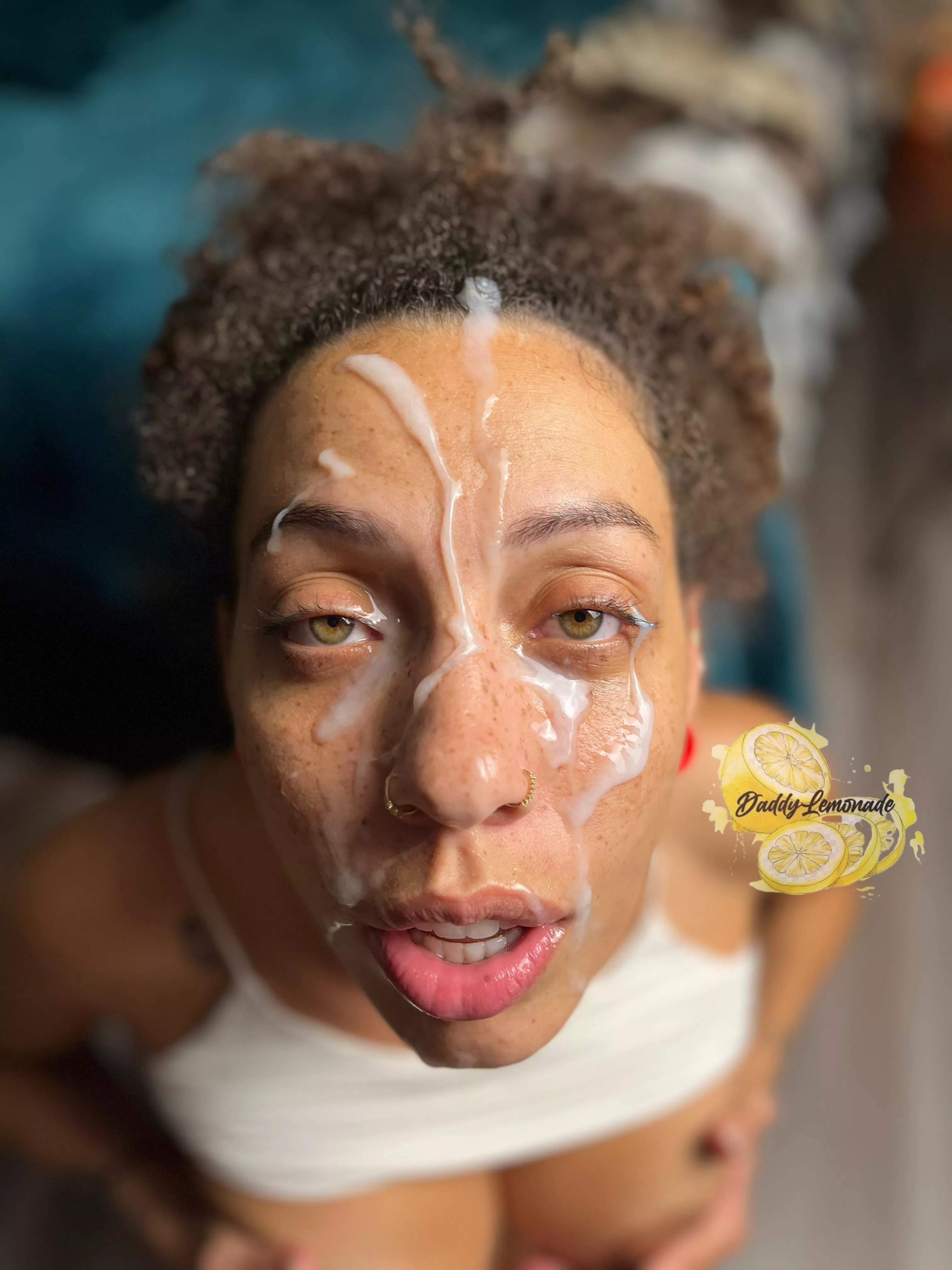 Pretty green eyes, with a fat white load🥵