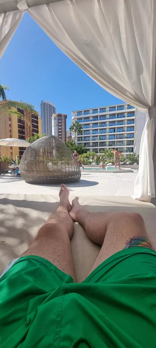 Sitting on a sunbed wishing someone would take care of my ass 🙈