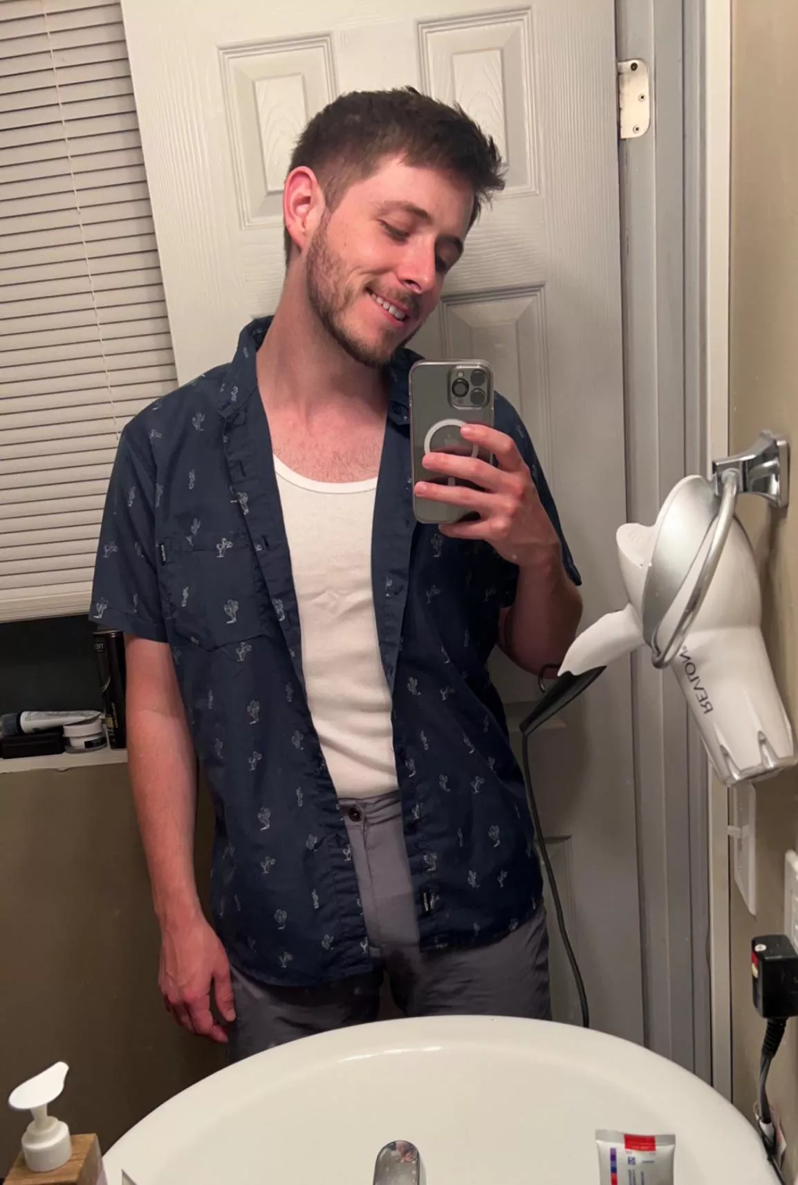 Sometimes I dress cute 🙏🏻 Any WoW/Dbd/League players out there ?