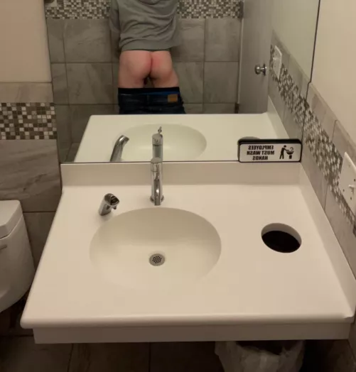 woof! hello i’m 22, called pup tippler. i’m looking for other young puppy friends :) hmu pups