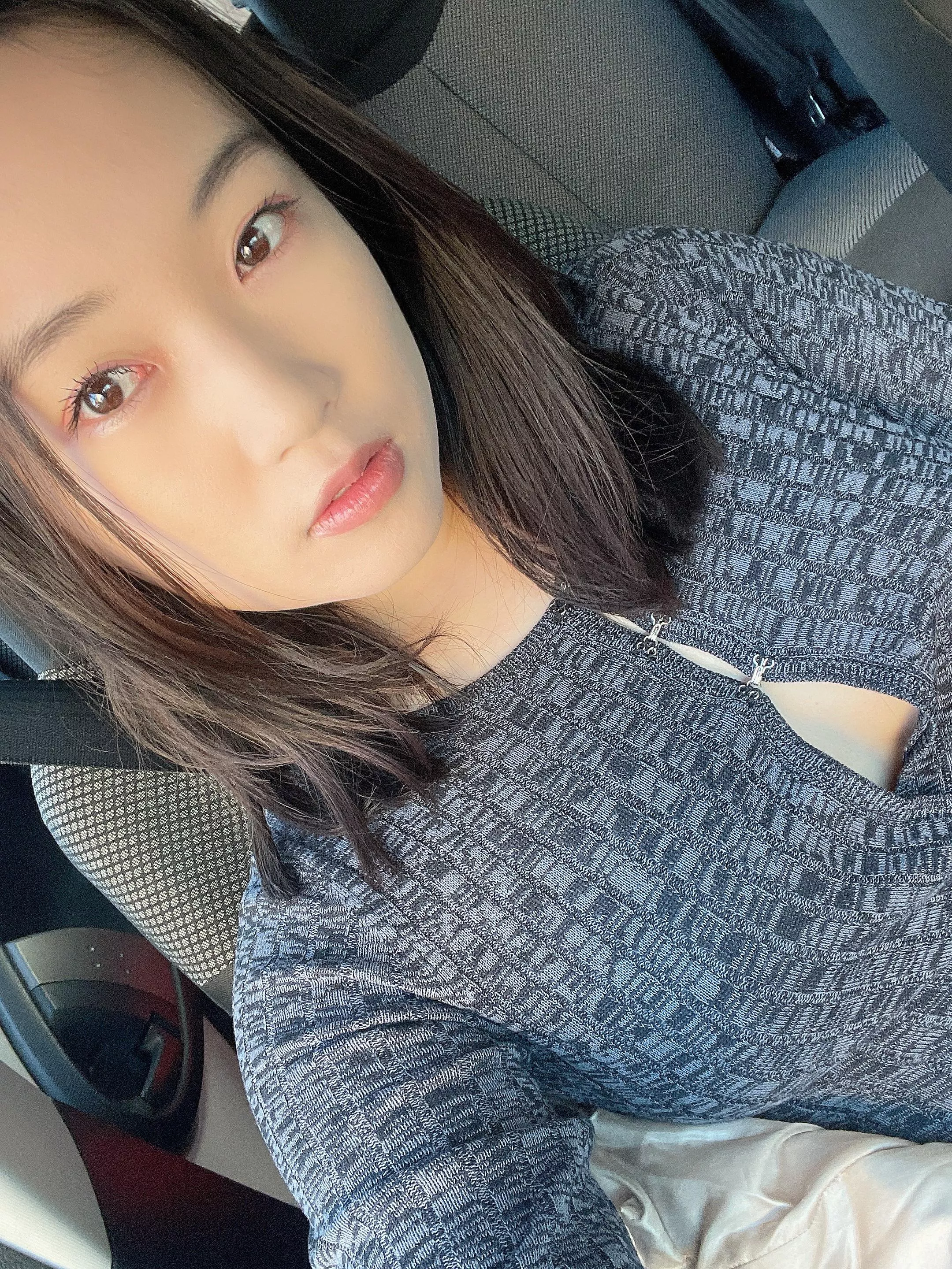 You need to undo my top 😉 to see that I’m braless