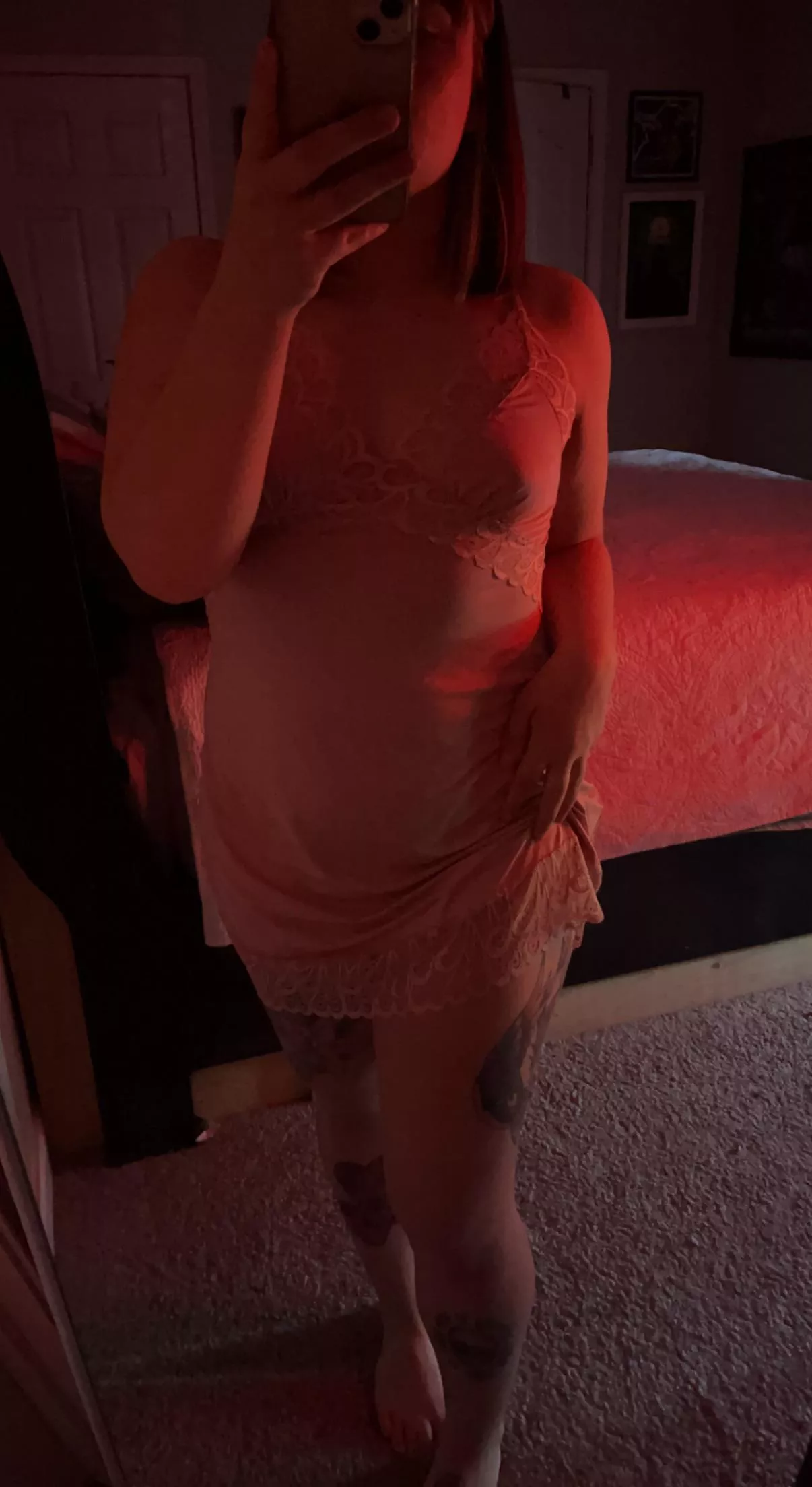 A little mirror selfie before bed 😋