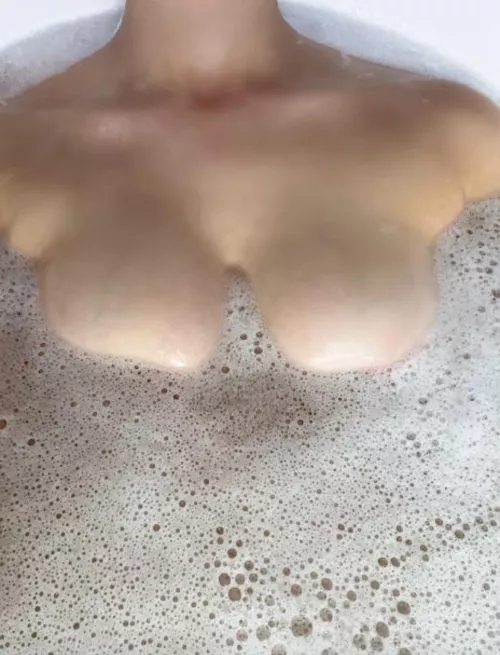 Big titty comity 🍈 🍈 (7 days FREE on my OnlyFans - see comments) 💋