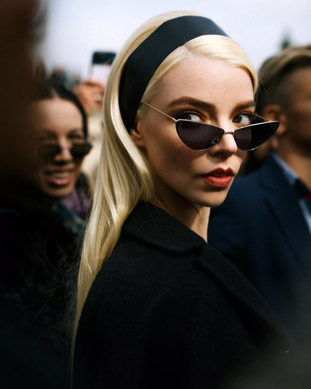 I want to cum on cam for Anya Taylor or Taylor Swift. Can you help?