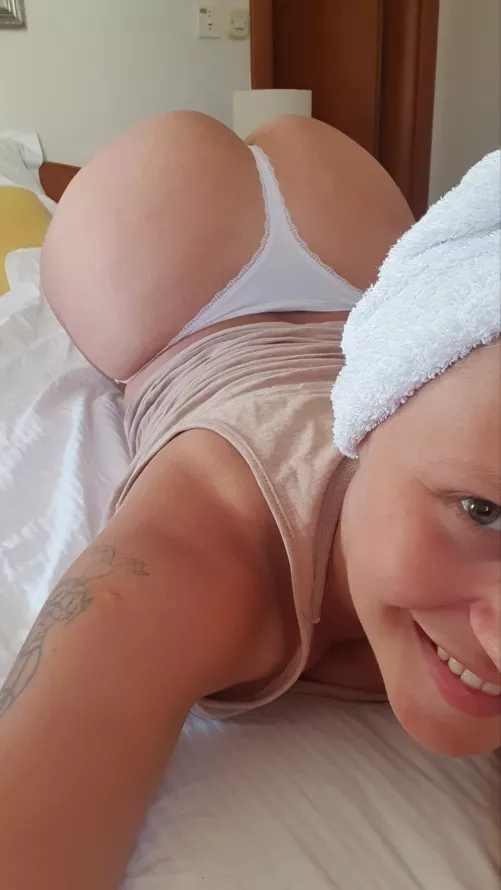 I wonder if you would be afraid to attack such a big, strong juicy and wide ass with your dick. You could get injured. Heh