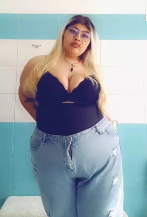 I'm looking for someone to bury their face in my tits. you down for it ? 😏 my page is only $3 to sub rn 😉 let's play 😈 link below