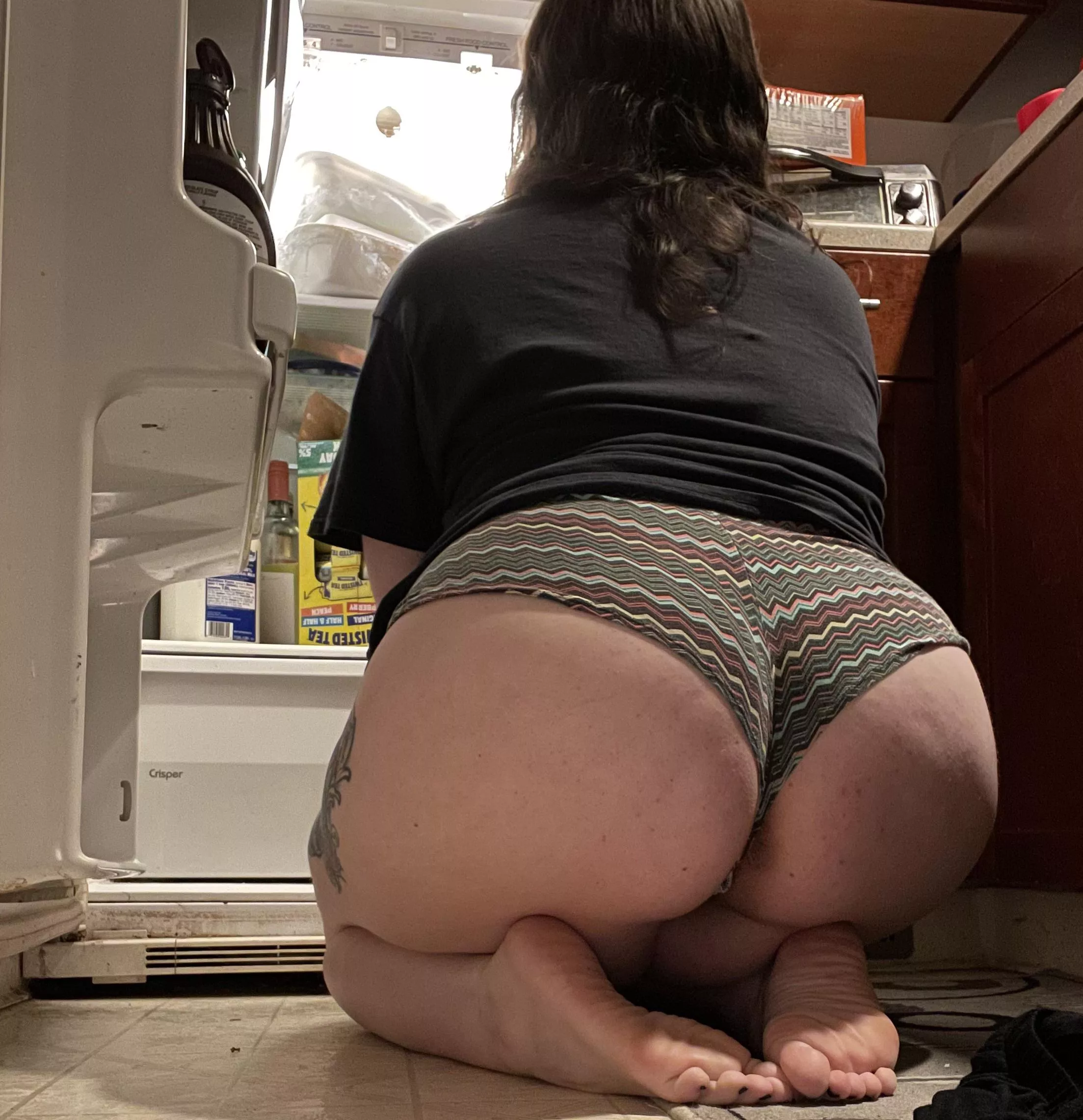 Lookin for a snack to eat 😛where’s my toe lovin ladies at?