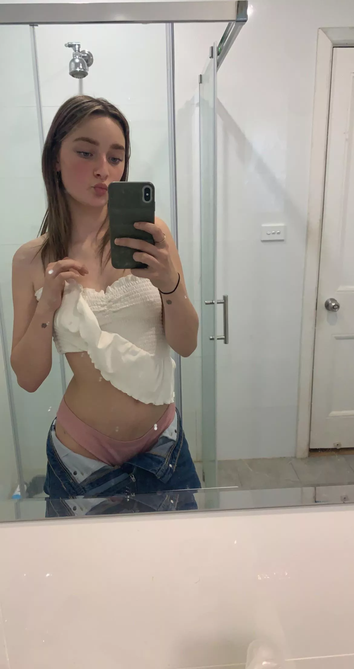 my jeans are too big 😋💕