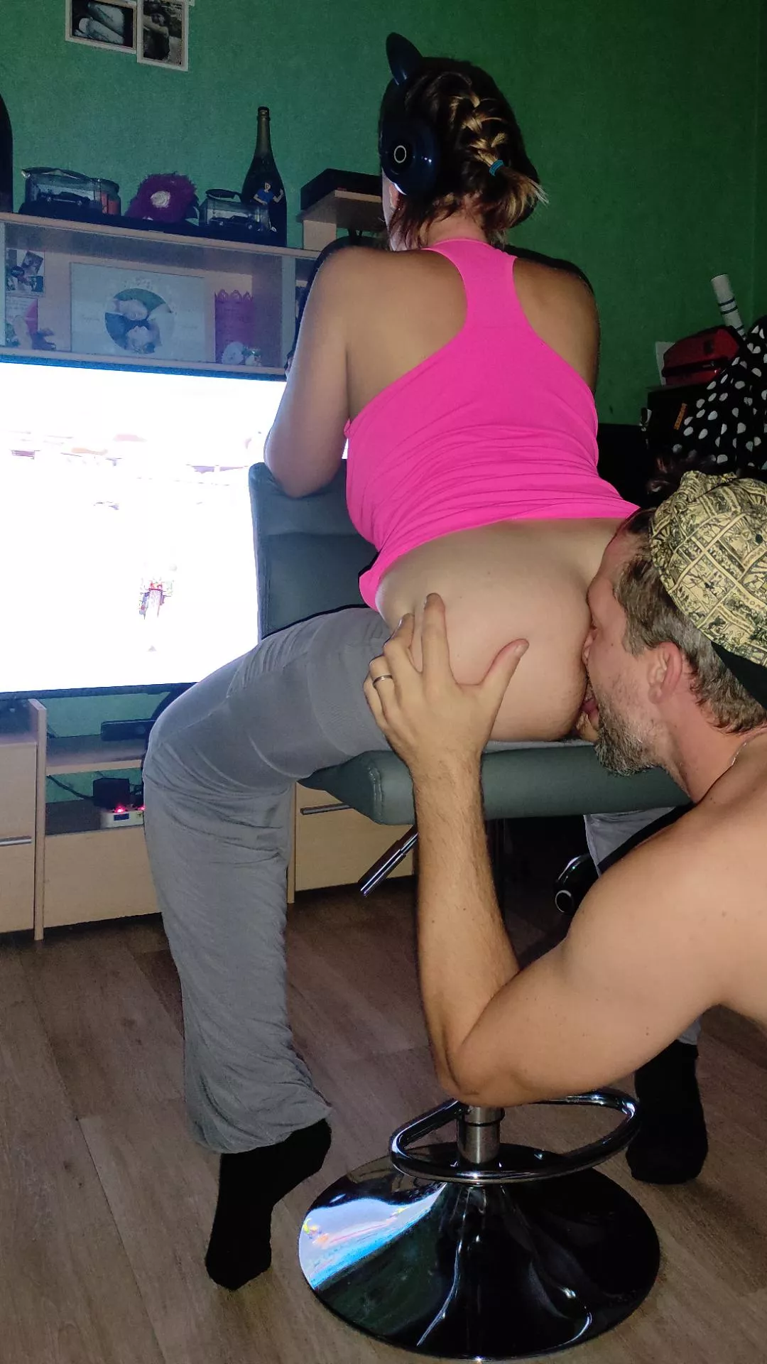 not easy to concentrate when he licks my bubble butt