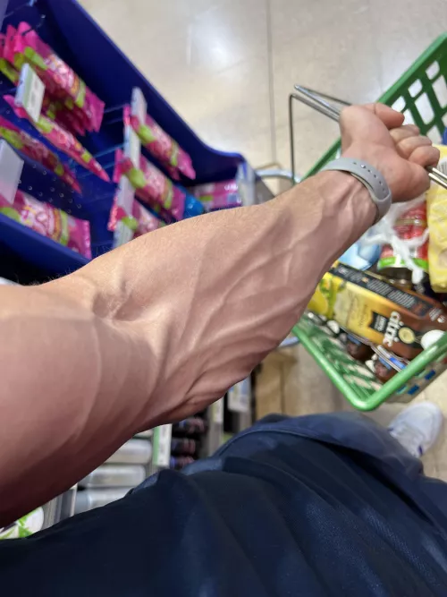 shopping at the supermarket jiji 💪🏻