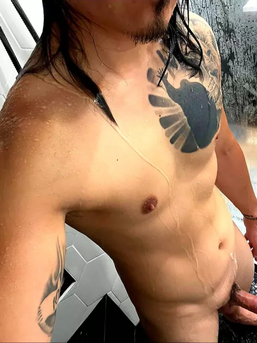 Showing off my [f] gorgeous hubby. 💦