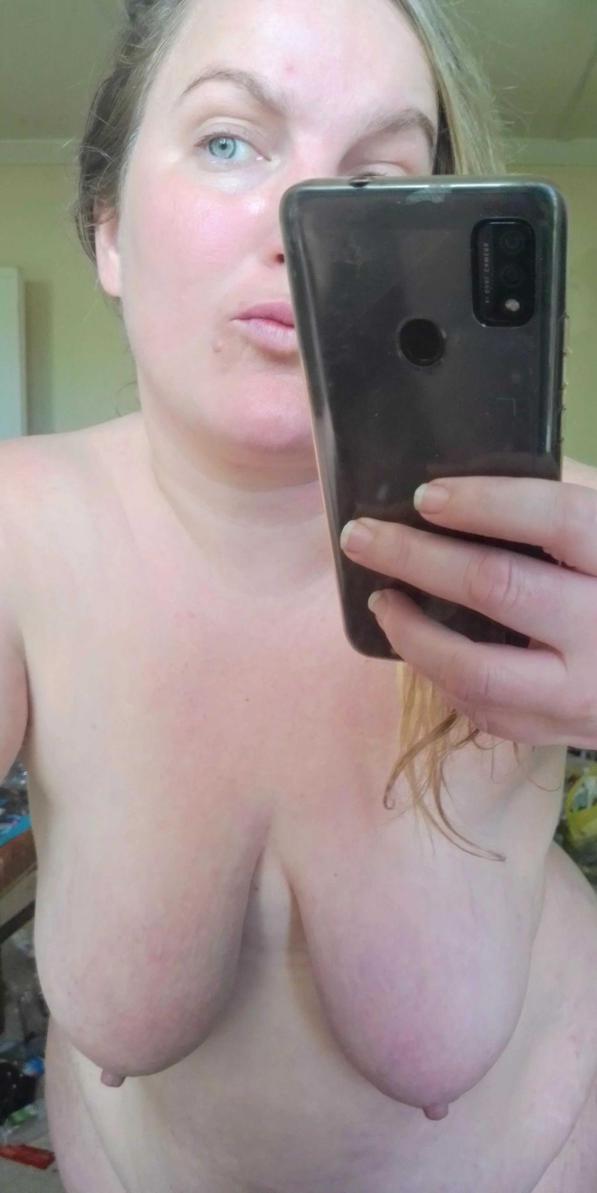 the thing I don't like about losing 7 kilos is the damn empty sag!