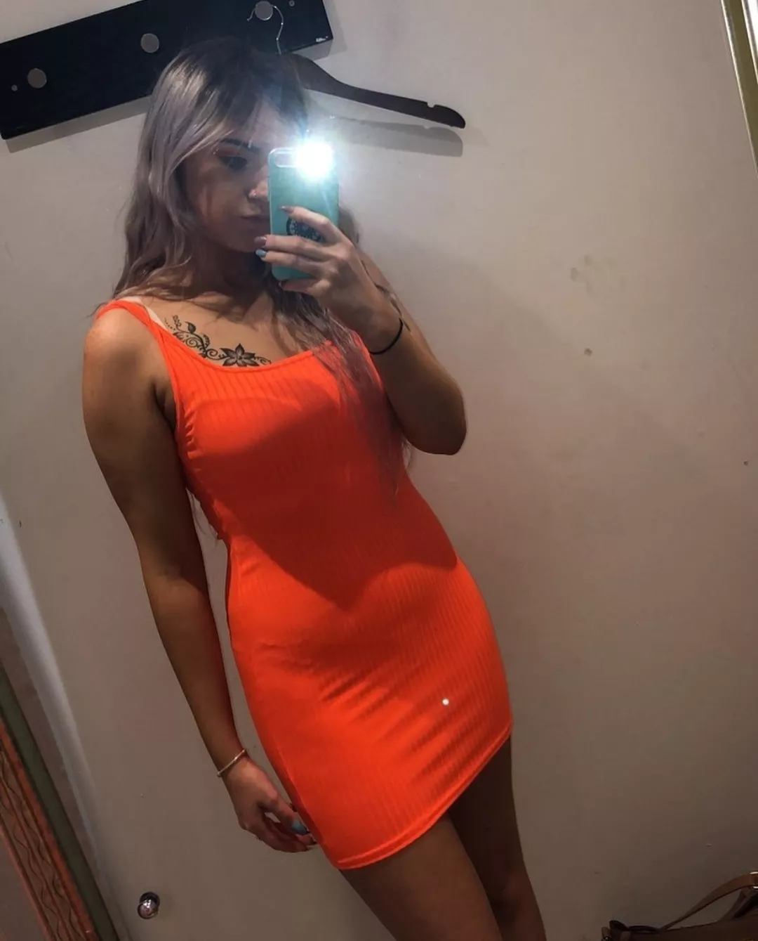 what a sexy babe 😍